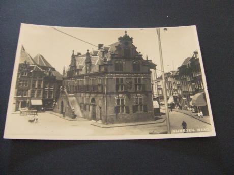 Nijmegen Waag. Stevenspoortje. De Grote Markt